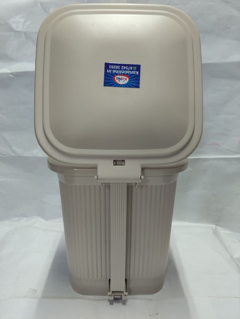 Plastic Dustpan - Image 3