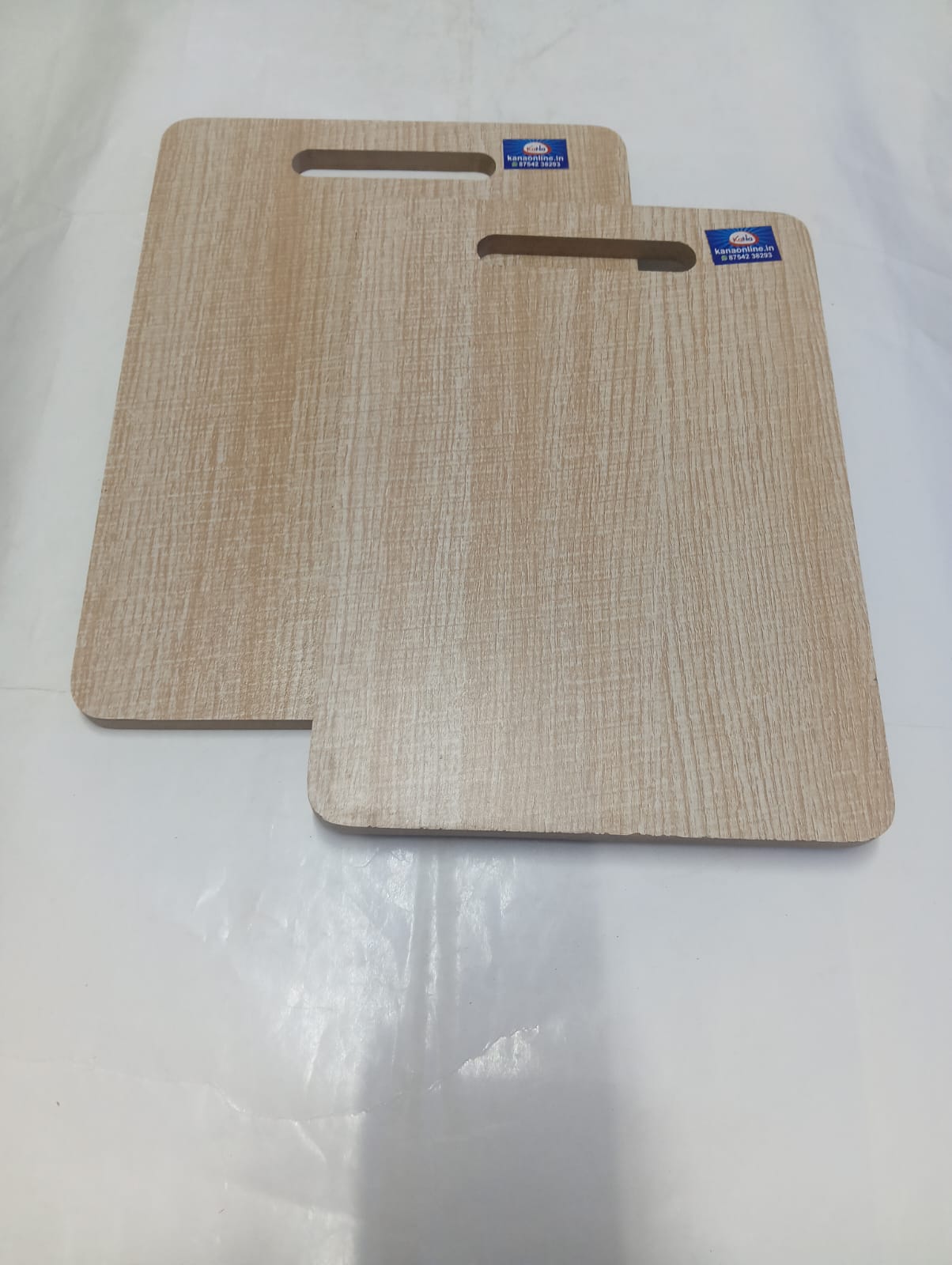 Wooden Chooping Board , Cutting Board with Natural Wood Texture & Easy-Grip Handle