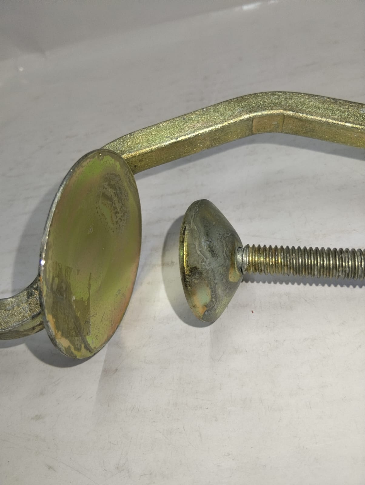 Iron Table- Coconut Scraper With Screw - Image 2
