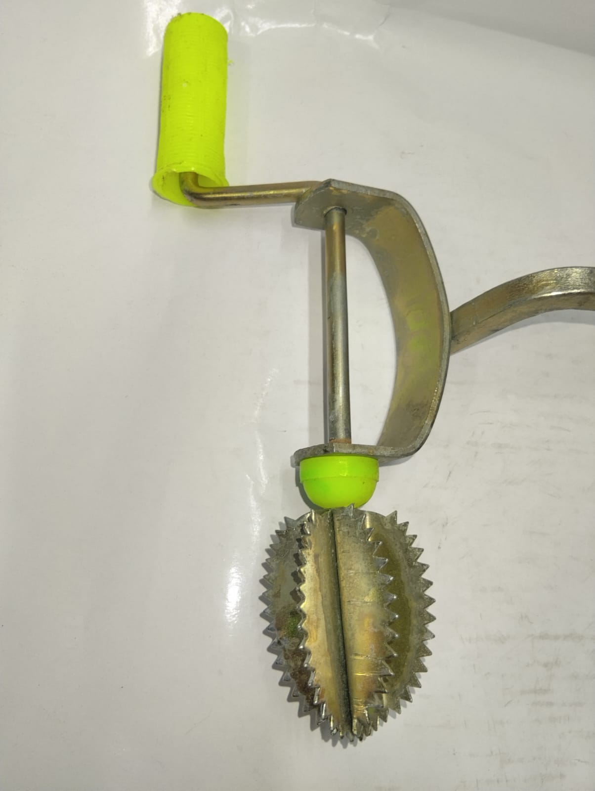 Iron Table- Coconut Scraper With Screw - Image 3