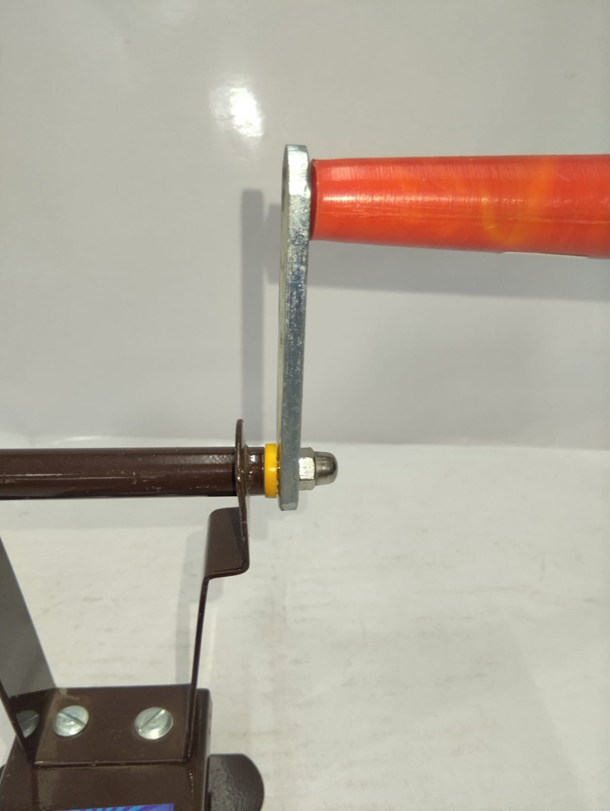 Iron Coconut Scrapper With Powder Coating - Image 4