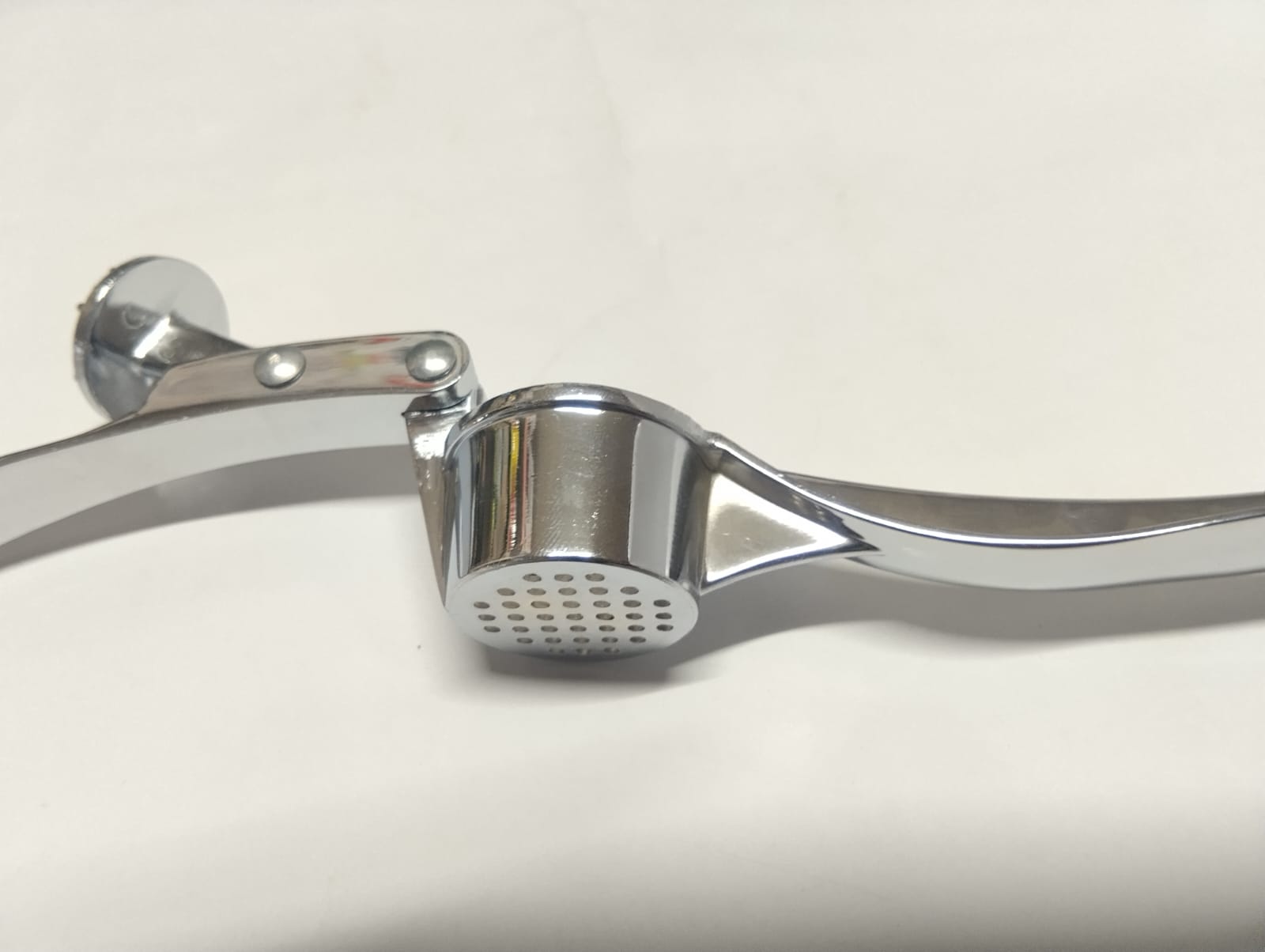 Stainless Steel Garlic Press (Garlic Crusher) - Image 2